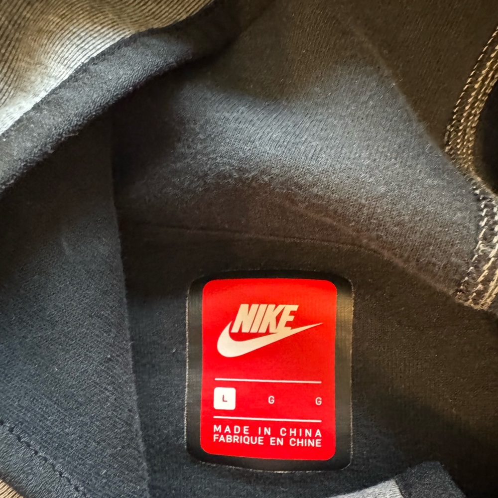 Nike Tech Cape - Picture 8 of 13